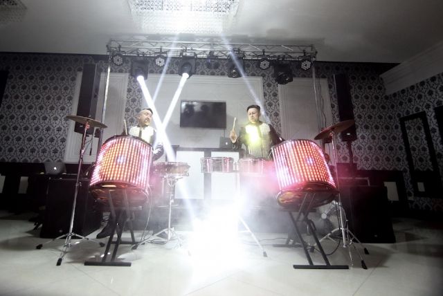 LED-барабани на весіллі в банкетній залі